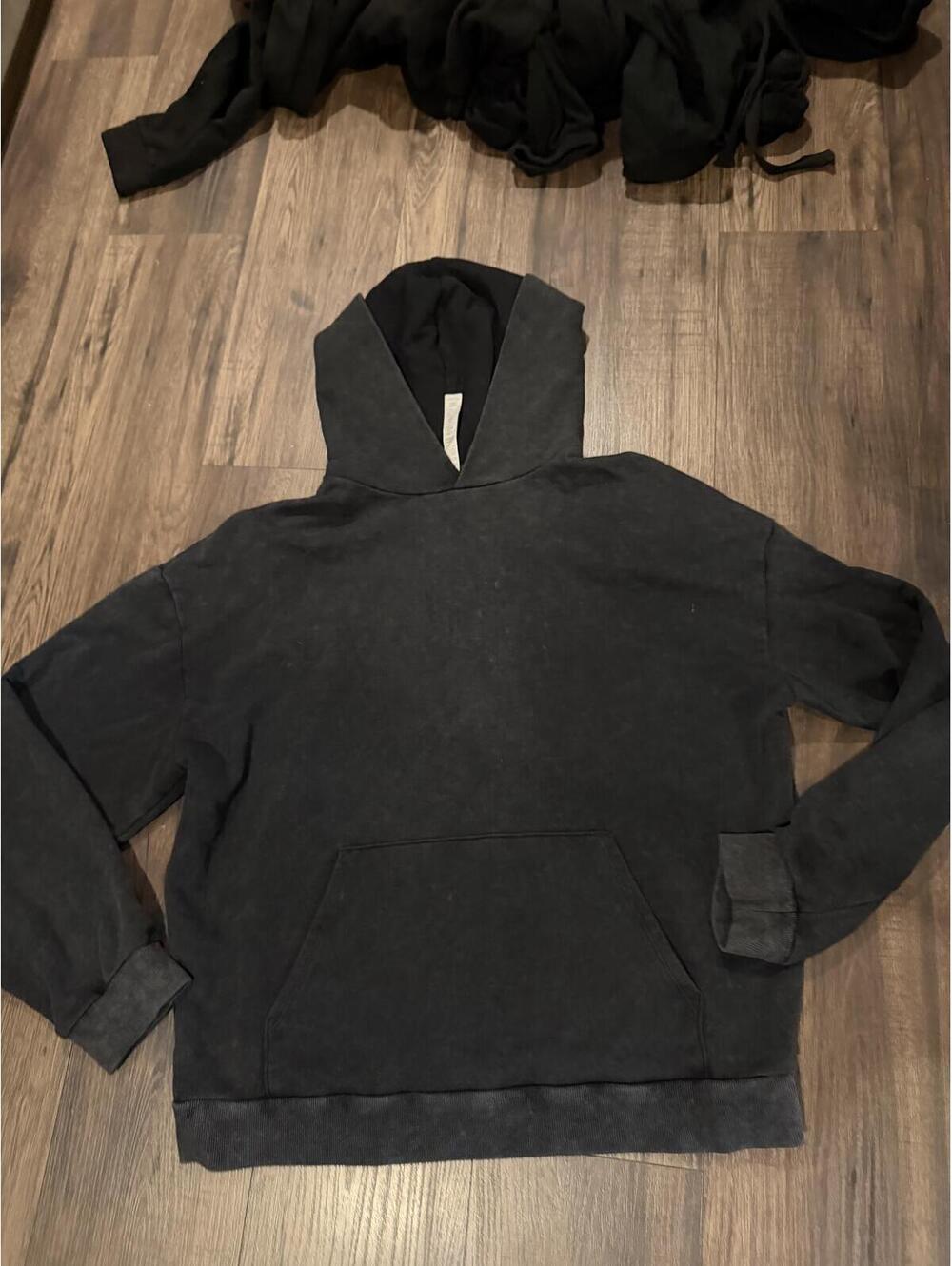 Alo Yoga Unisex washed black vintage chill hoodie size L